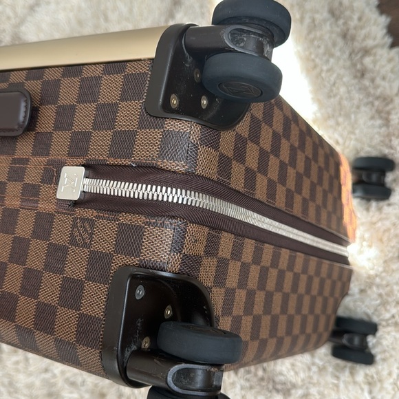 Beautiful Louis Vuitton Damier carryon suit case - Picture 12 of 13
